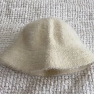 Fur bucket hat
